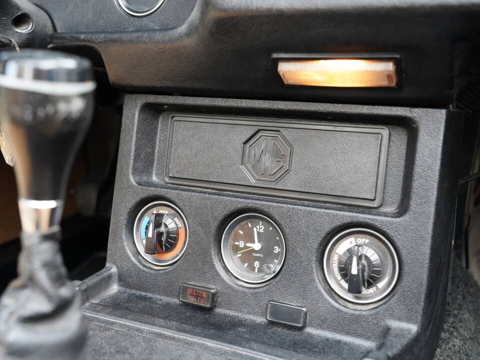 Image 66/100 of MG MGB (1978)