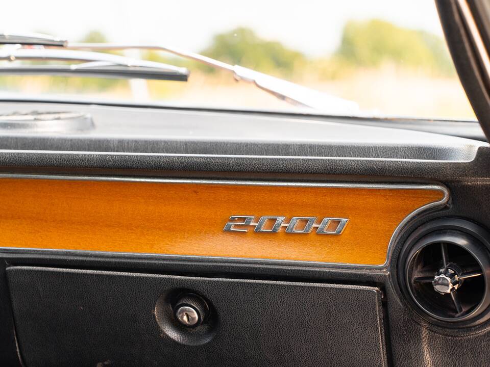 Image 35/53 of Alfa Romeo 2000 GT Veloce (1975)