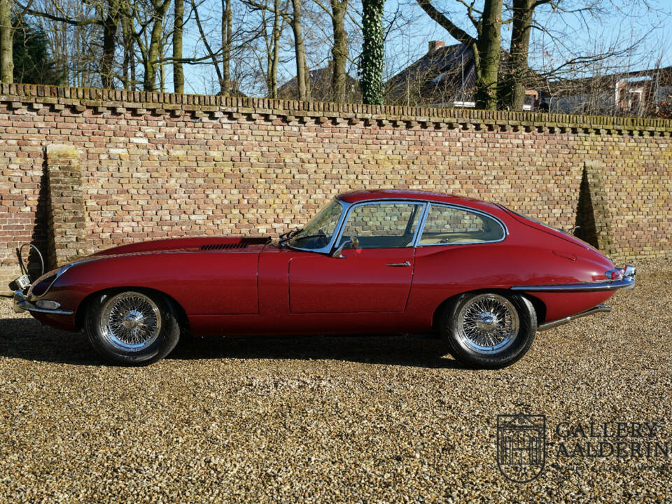 Image 37/50 de Jaguar E-Type (1968)