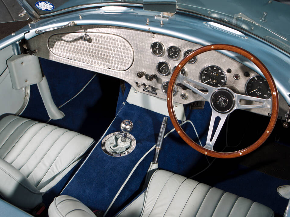 Immagine 6/22 di AC Cobra 289 (1964)