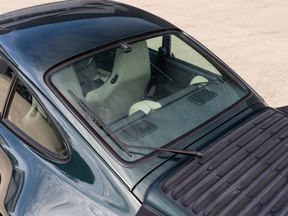 Image 24/52 of Porsche 911 Carrera 3.2 (1989)