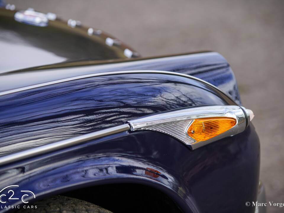 Image 26/45 of Triumph TR 4A (1966)