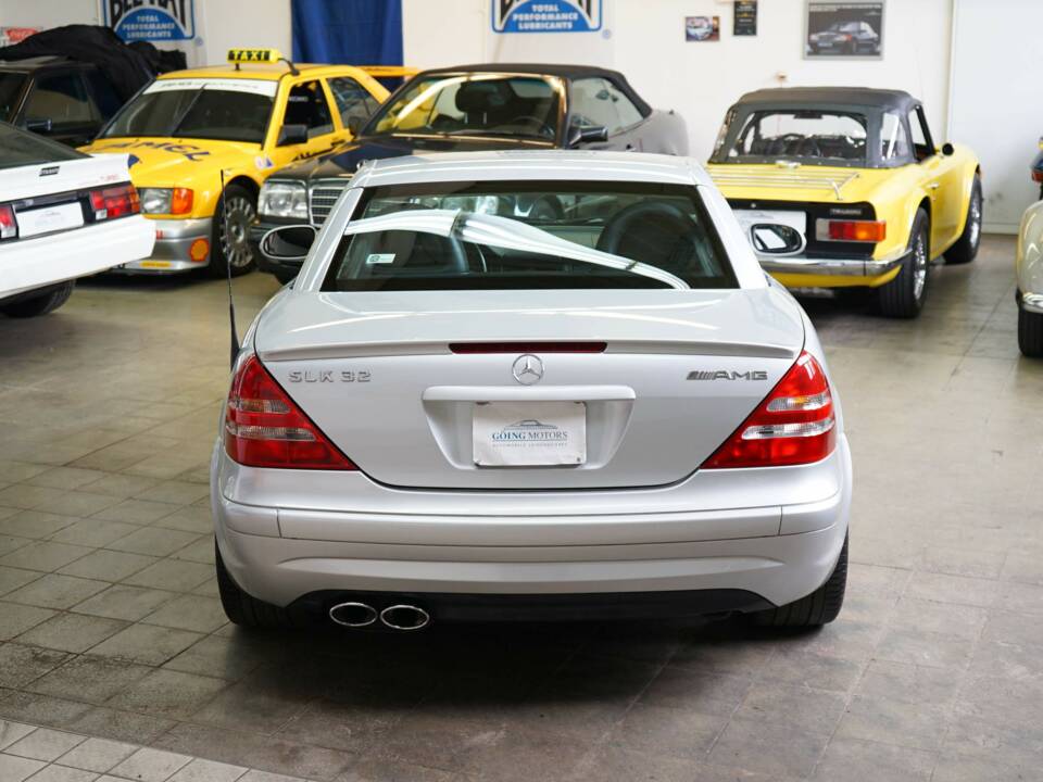 Immagine 11/50 di Mercedes-Benz SLK 32 AMG (2002)