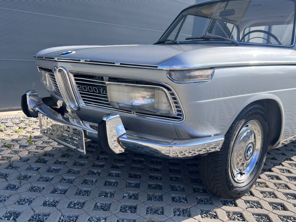 Image 19/30 of BMW 2000 tilux (1968)