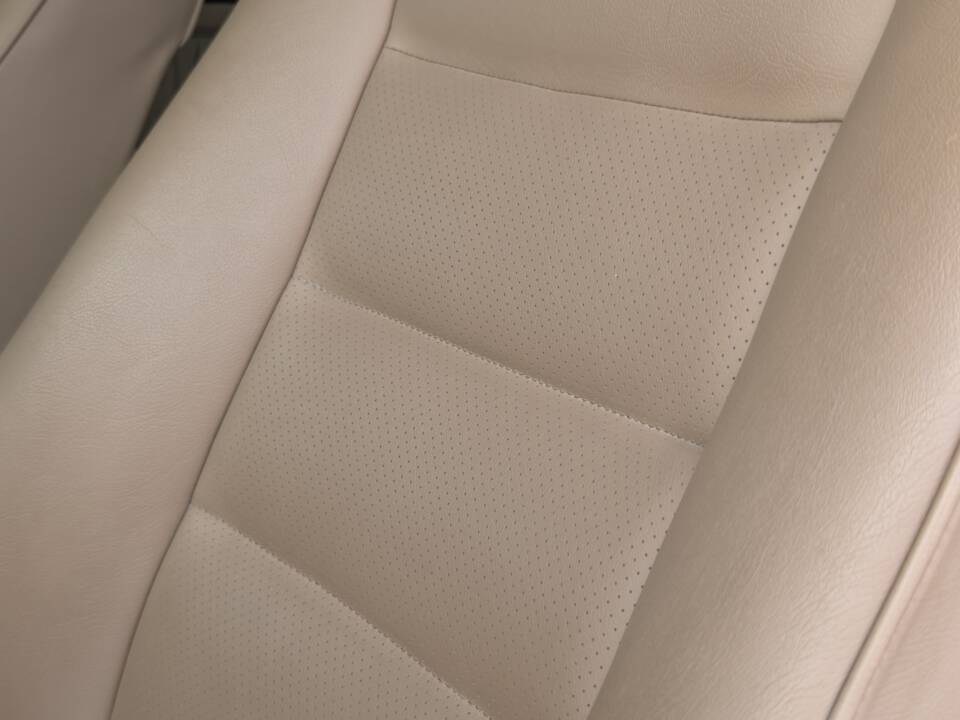 Image 9/13 de Mercedes-Benz E 220 (1994)
