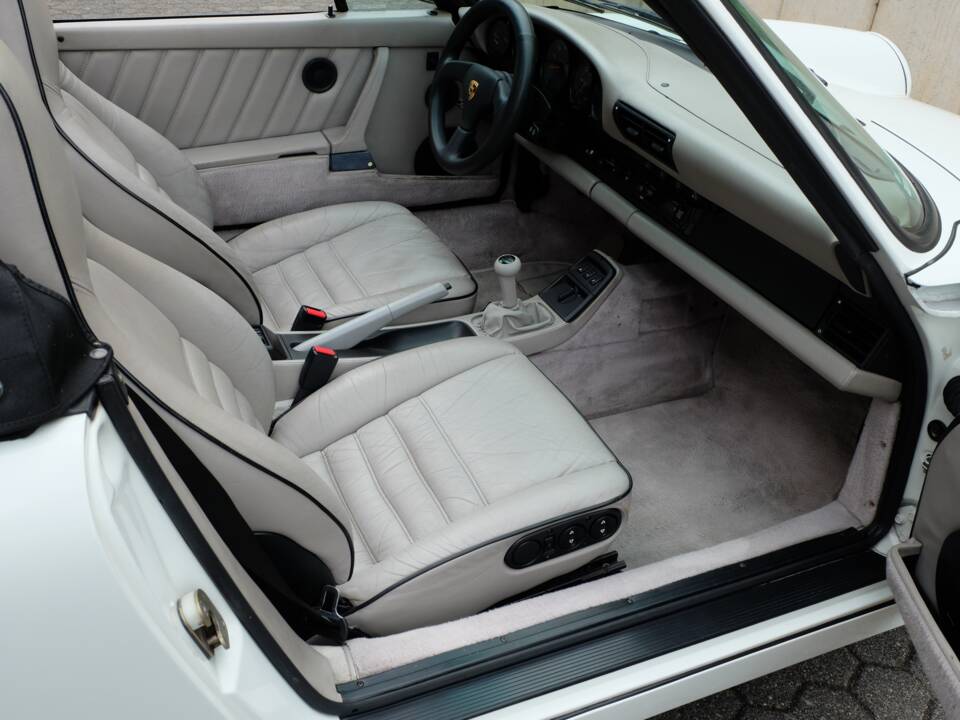 Image 23/60 de Porsche 911 Carrera 2 (1991)