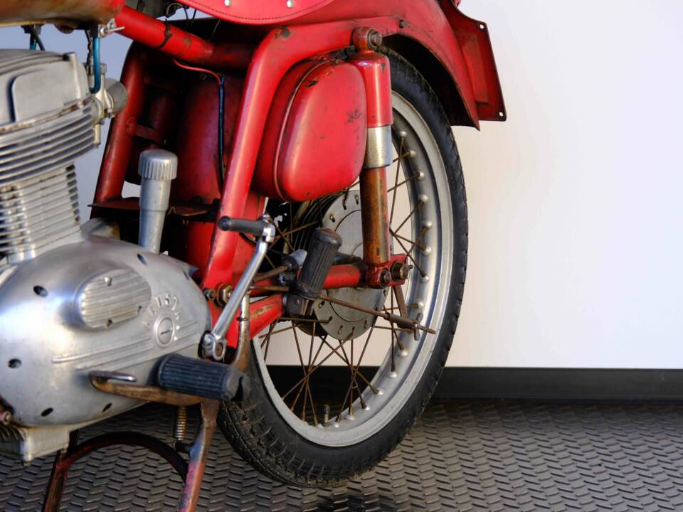 Image 33/83 of MV Agusta 175 CS Sport Disco Volante (1955)