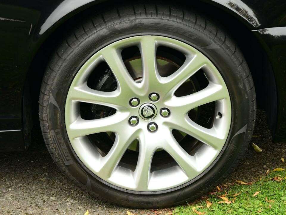 Image 22/50 of Jaguar XJ 8 4.2 (2008)