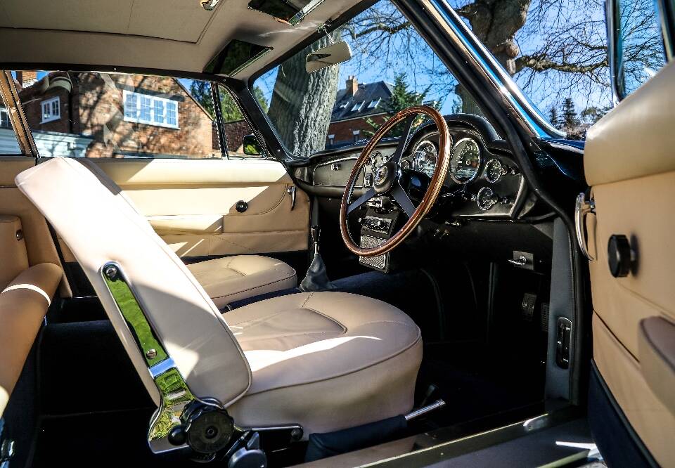 Bild 29/30 von Aston Martin DB 6 Vantage (1966)