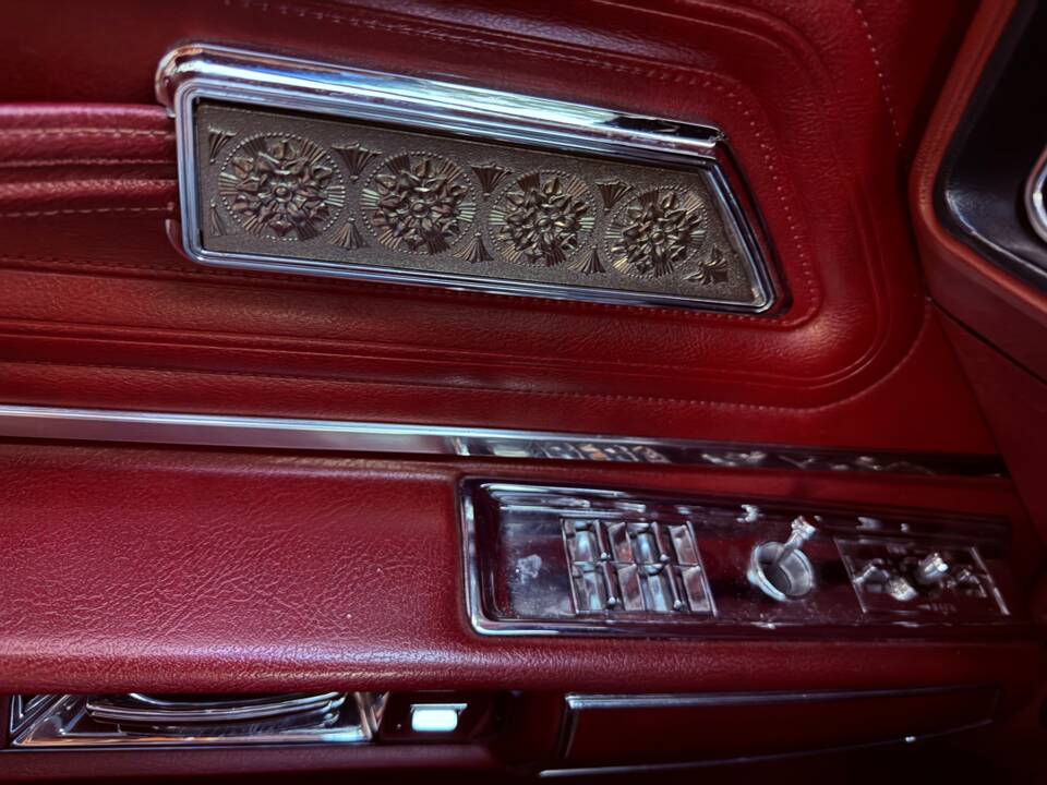 Bild 13/21 von Oldsmobile Toronado Brougham (1973)