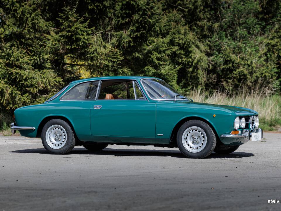 Bild 6/39 von Alfa Romeo 1750 GT Veloce (1971)