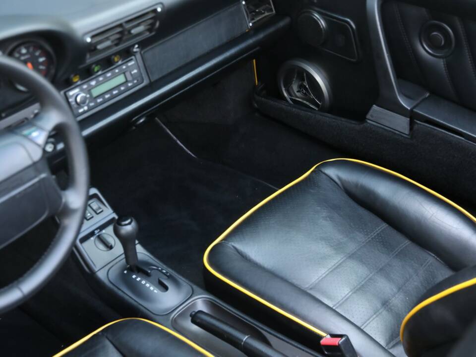Image 37/50 of Porsche 911 Carrera 2 &quot;America Roadster&quot; (1993)