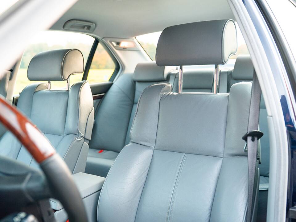 Image 24/55 of BMW 740i (1997)