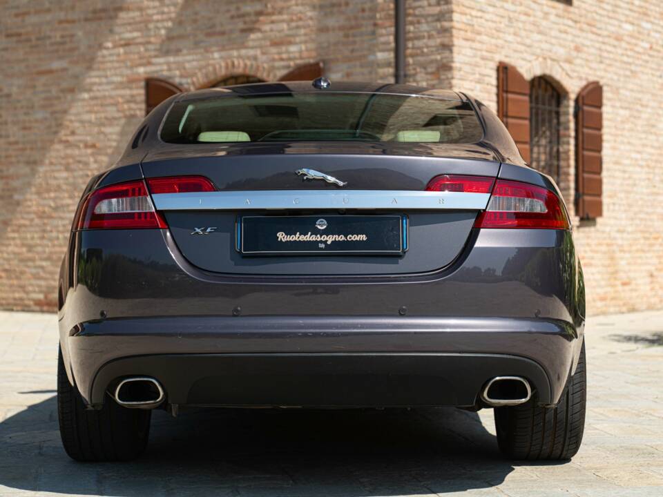Immagine 8/50 di Jaguar XF 3.0 D-S (2008)