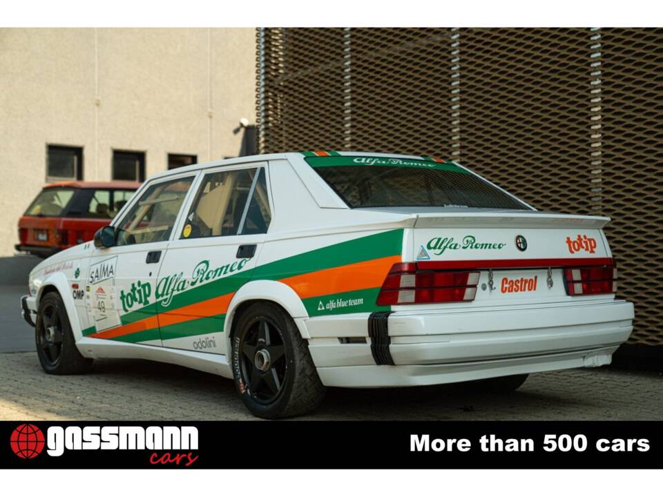 Image 4/15 of Alfa Romeo 75 3.0 V6 QV (1988)