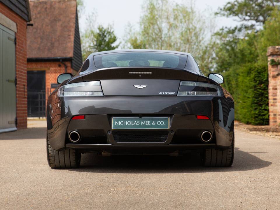Bild 63/84 von Aston Martin V12 Vantage (2010)