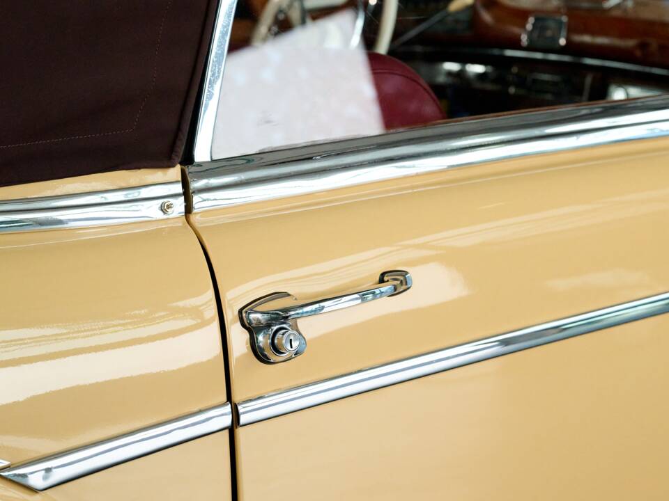 Immagine 37/50 di Mercedes-Benz 220 S Cabriolet (1958)