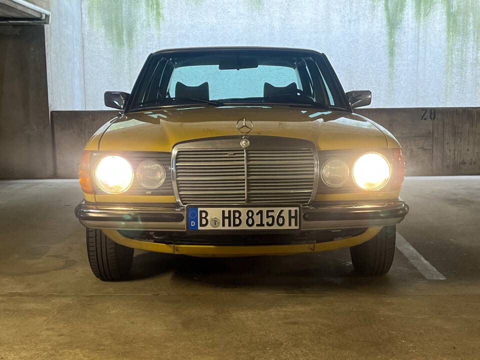 Image 9/139 of Mercedes-Benz 240 D (1978)