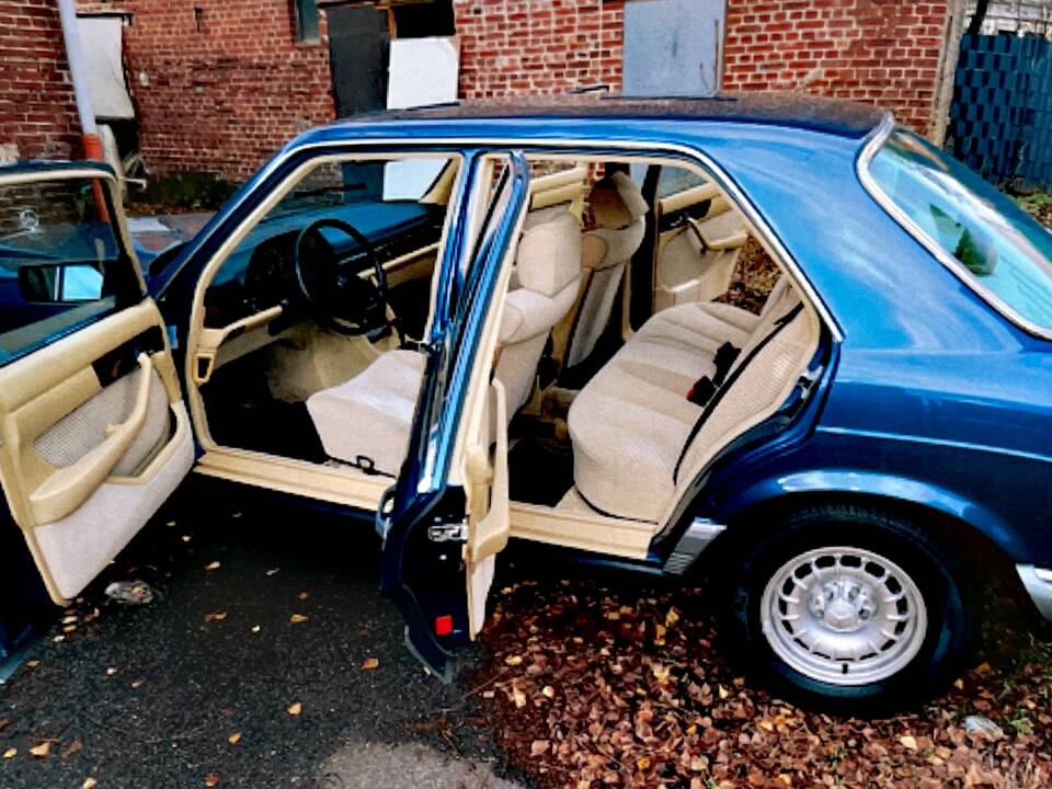 Image 5/10 of Mercedes-Benz 500 SE (1984)