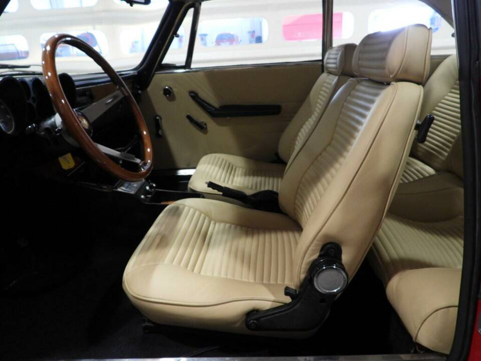 Image 5/14 of Alfa Romeo 2000 GT Veloce (1974)