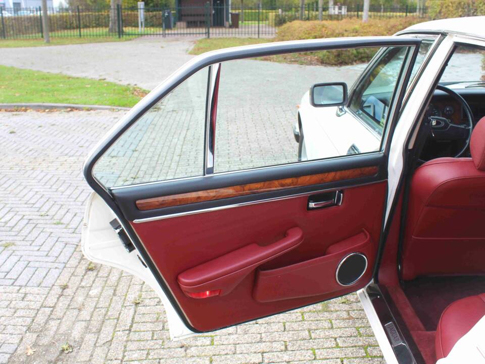 Bild 35/68 von Jaguar XJ 6 4.2 (1985)