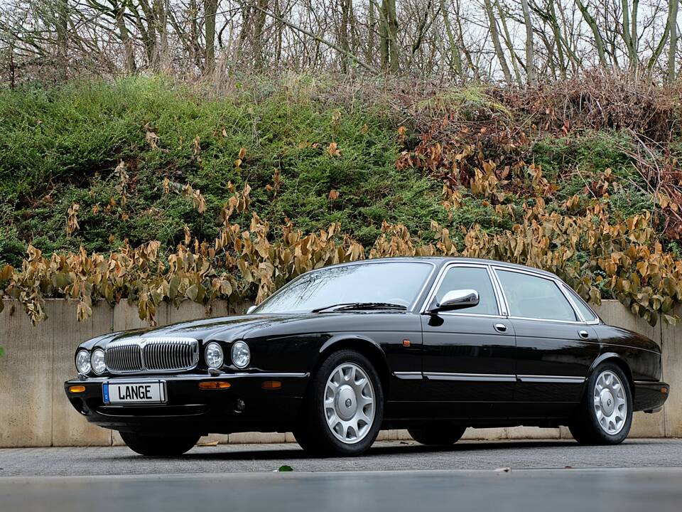Image 8/60 de Daimler Super V8 (2000)