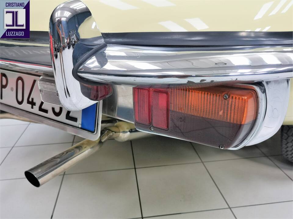 Image 18/51 de Jaguar E-Type (1970)