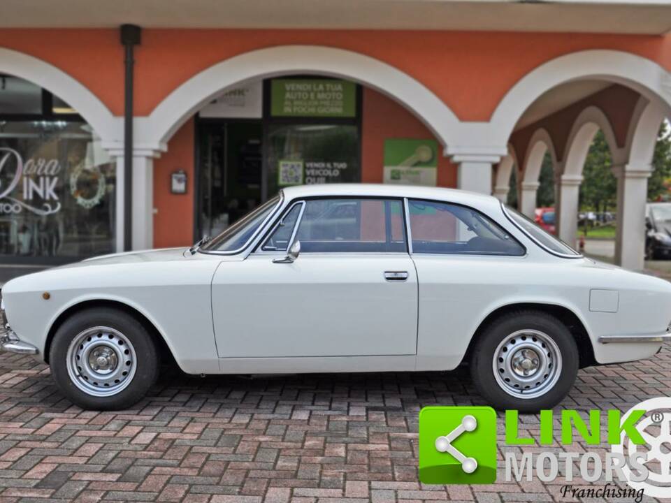 Bild 2/10 von Alfa Romeo Giulia 1300 GT Junior (1972)