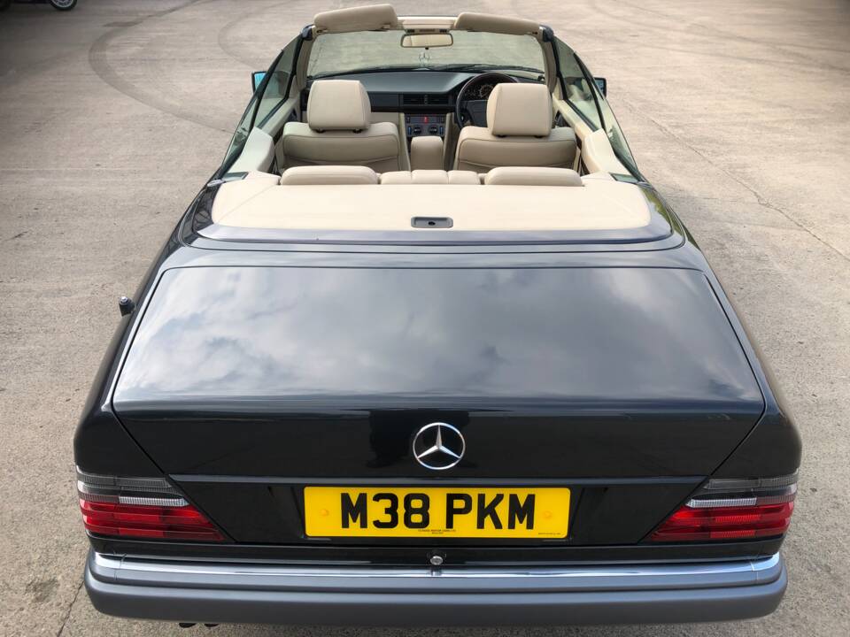 Image 4/7 of Mercedes-Benz E 320 (1995)