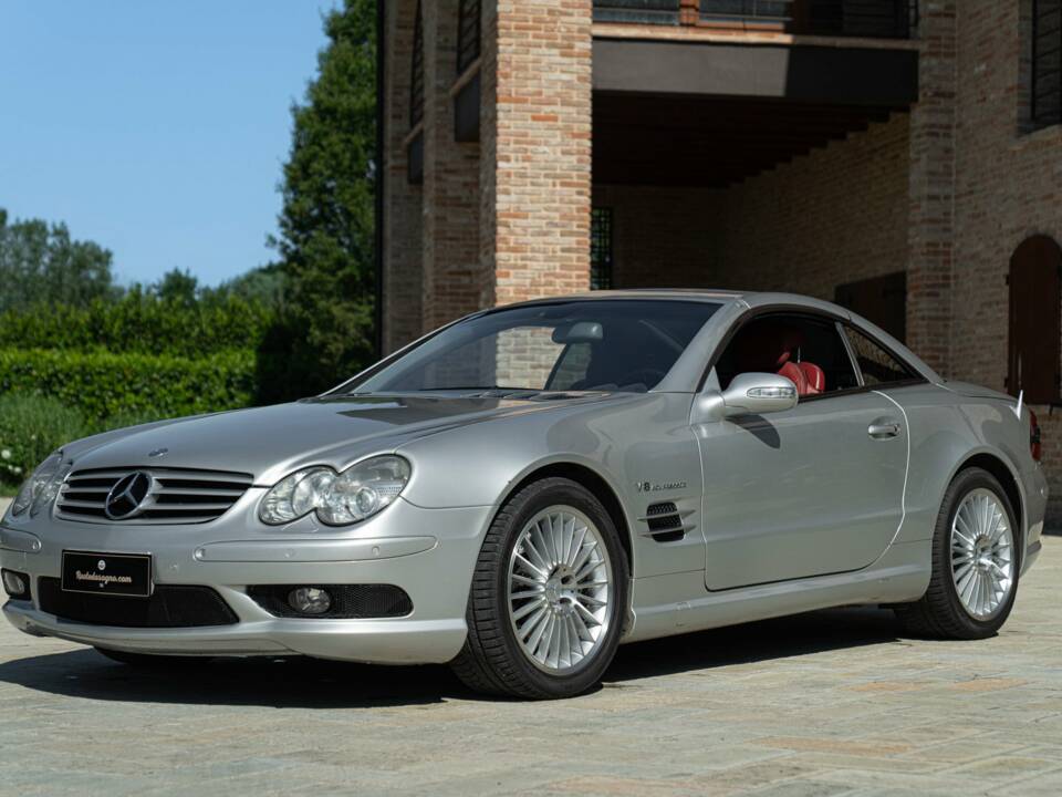 Image 2/50 of Mercedes-Benz SL 55 AMG (2002)