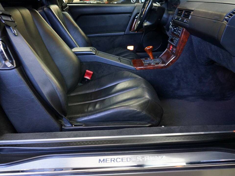 Image 27/42 of Mercedes-Benz 500 SL (1992)