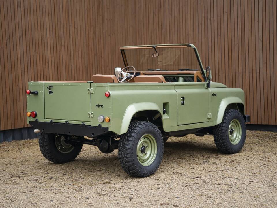 Bild 46/47 von Land Rover 90 (1990)