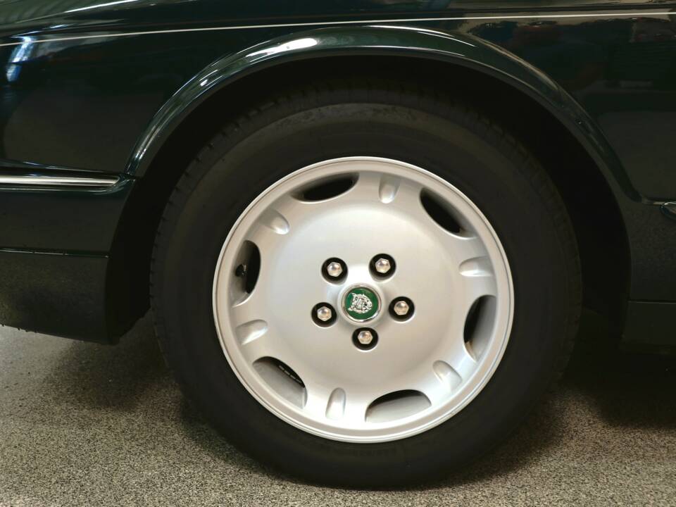 Bild 8/29 von Jaguar XJ6 3.2 Executive (1997)