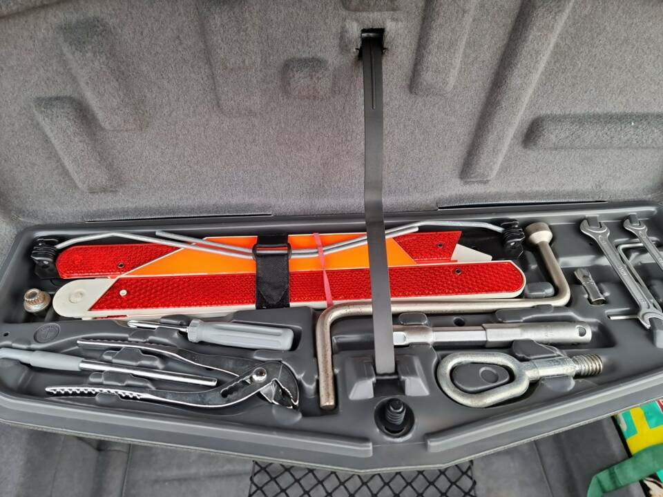 Image 6/58 of BMW 750i (1997)