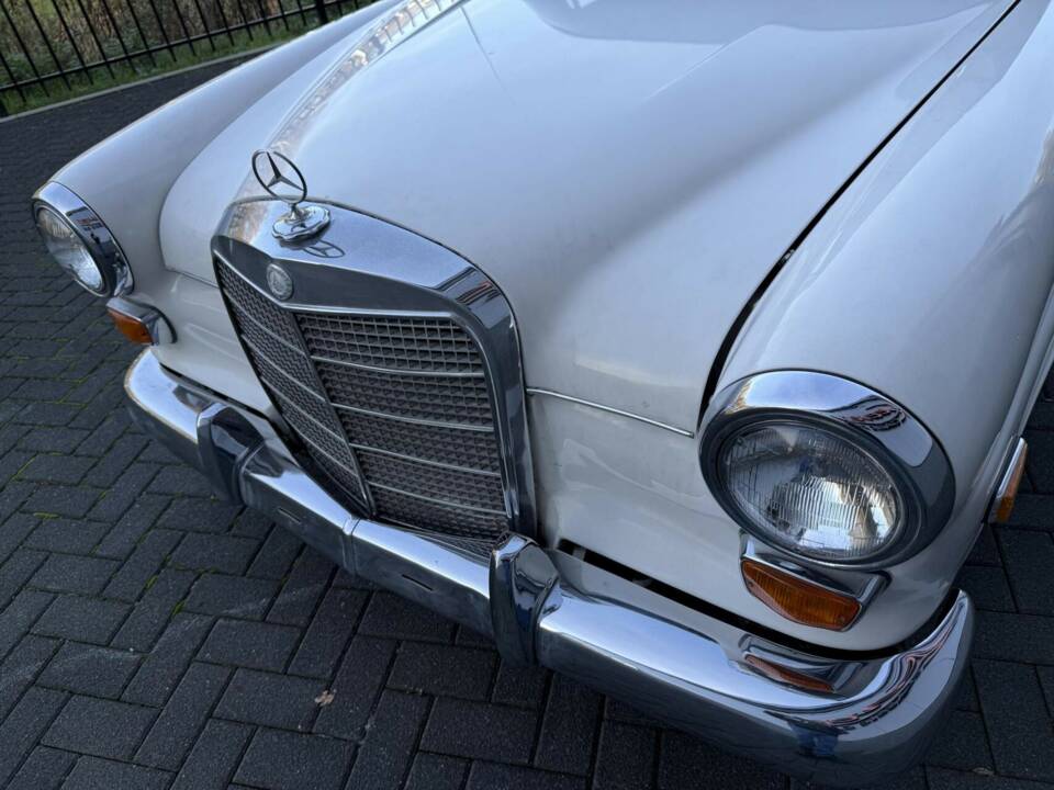 Bild 16/50 von Mercedes-Benz 230 (1968)