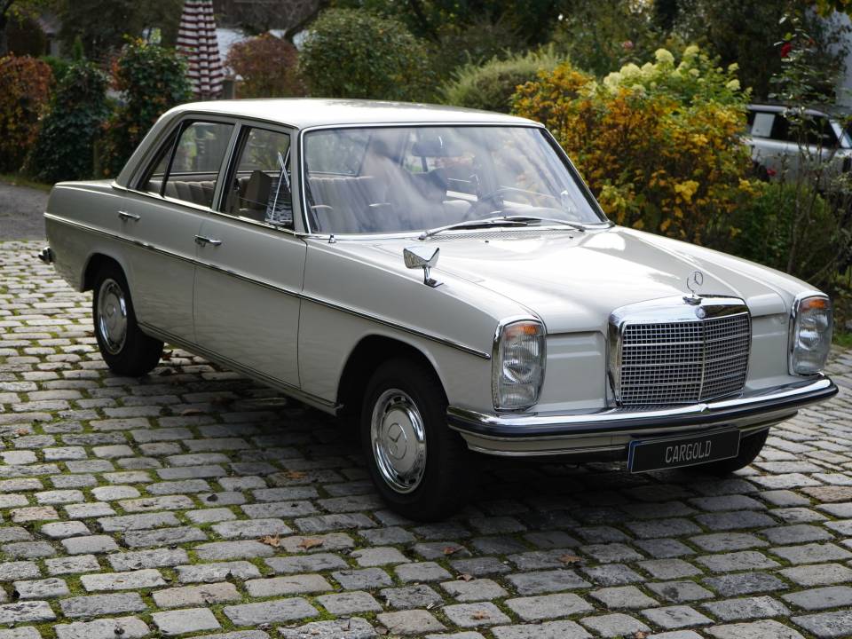 Image 5/34 of Mercedes-Benz 230 (1969)