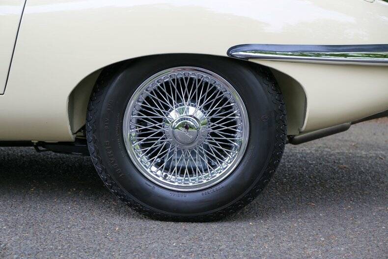 Image 48/50 de Jaguar E-Type (1969)