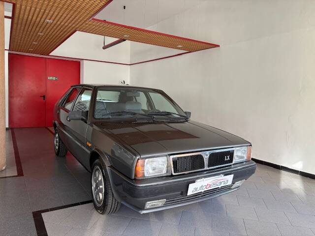 Image 3/14 of Lancia Delta (1990)