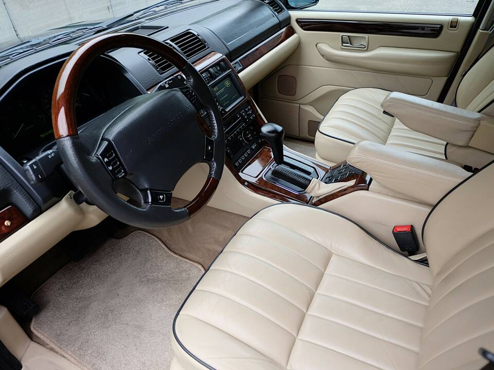 Afbeelding 13/95 van Land Rover Range Rover 4.6 Vogue (2002)