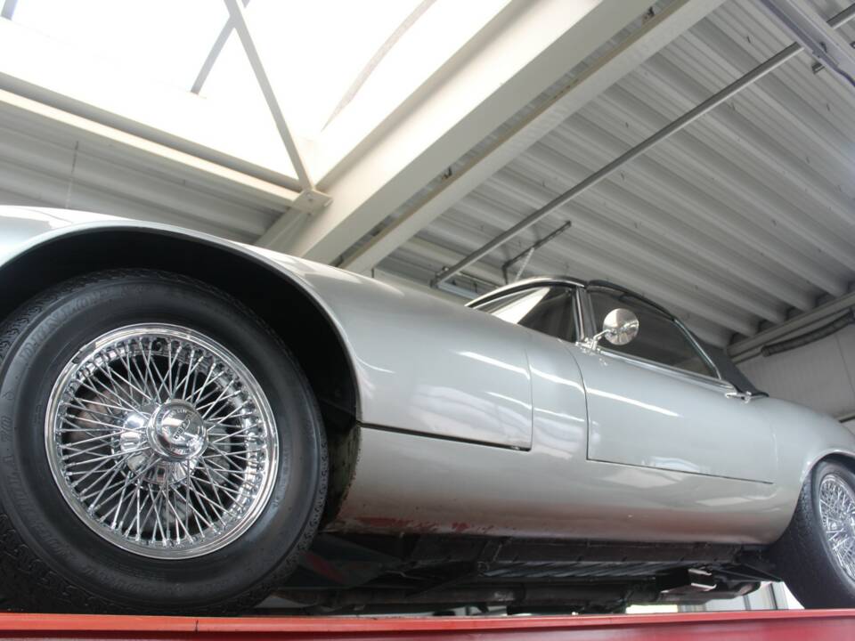 Afbeelding 10/50 van Jaguar E-Type V12 (1973)