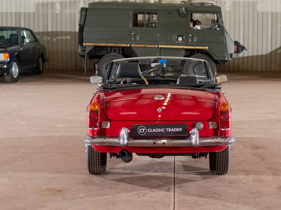 Image 11/27 of MG MGB GT (1972)