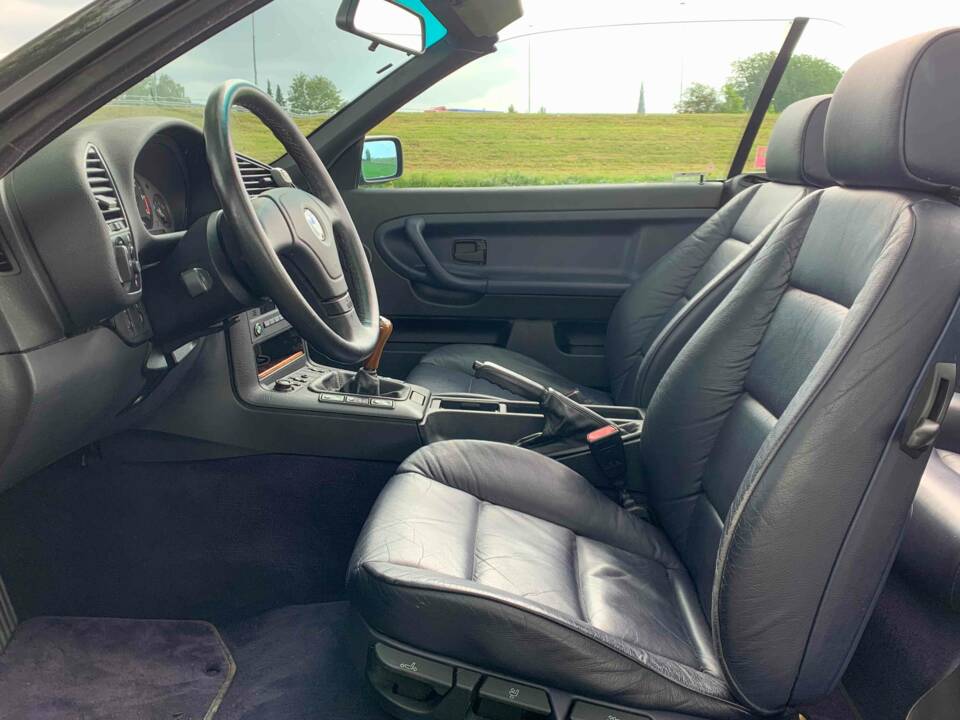Image 5/5 of BMW 318i (1997)