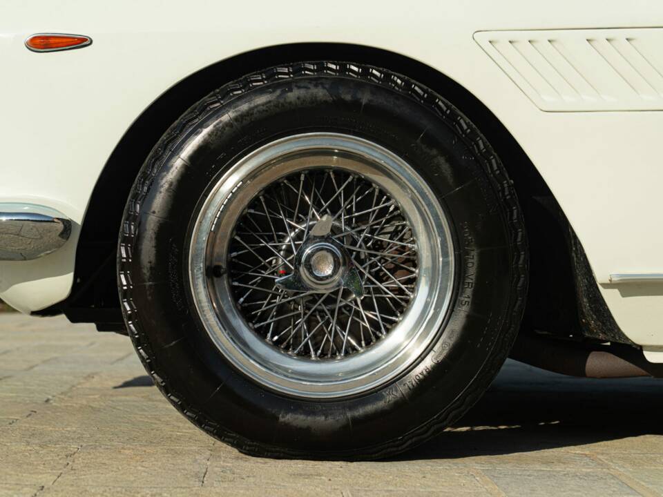 Bild 23/50 von Ferrari 330 GT 2+2 (1964)