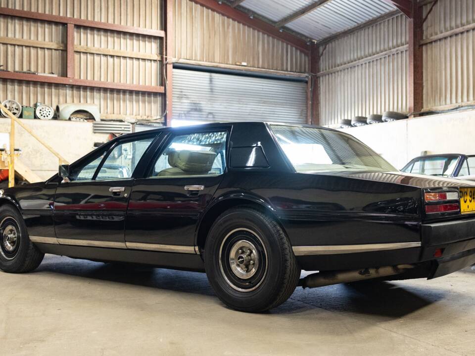 Image 2/44 de Aston Martin Lagonda (1981)