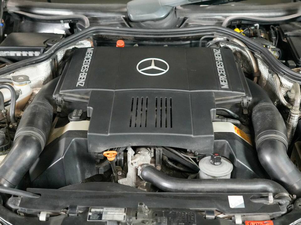 Image 5/32 of Mercedes-Benz 500 E (1992)