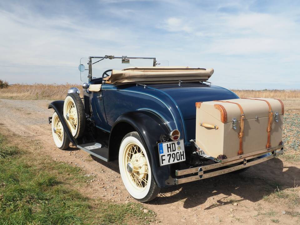 Image 16/60 of Ford Model A De Luxe (1931)