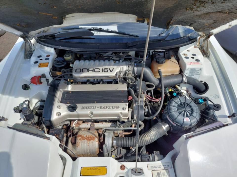 Image 32/32 of Lotus Elan (1990)