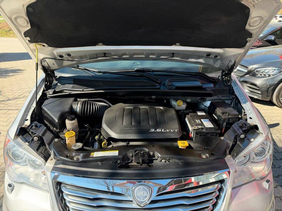 Bild 22/22 von Lancia Voyager 3.6 (2012)