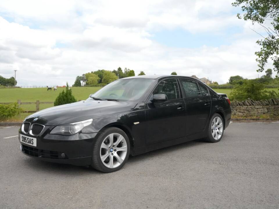 Bild 43/48 von BMW 550i (2006)