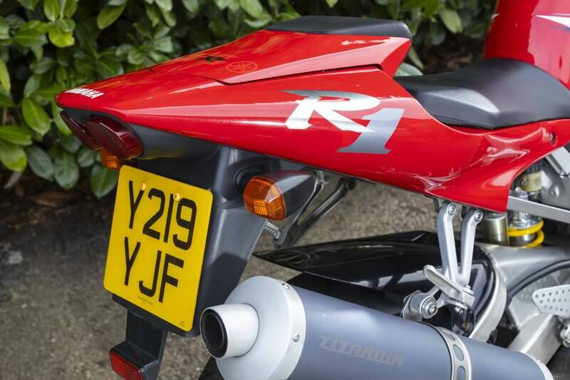 Image 19/33 of Yamaha YZF-R1 (2001)